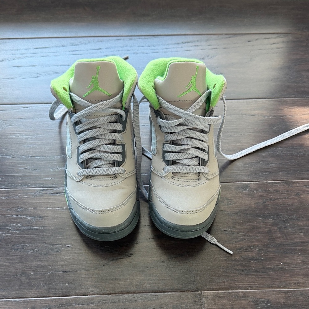 Jordan Retro Kids Sneakers - Gray with Neon Green